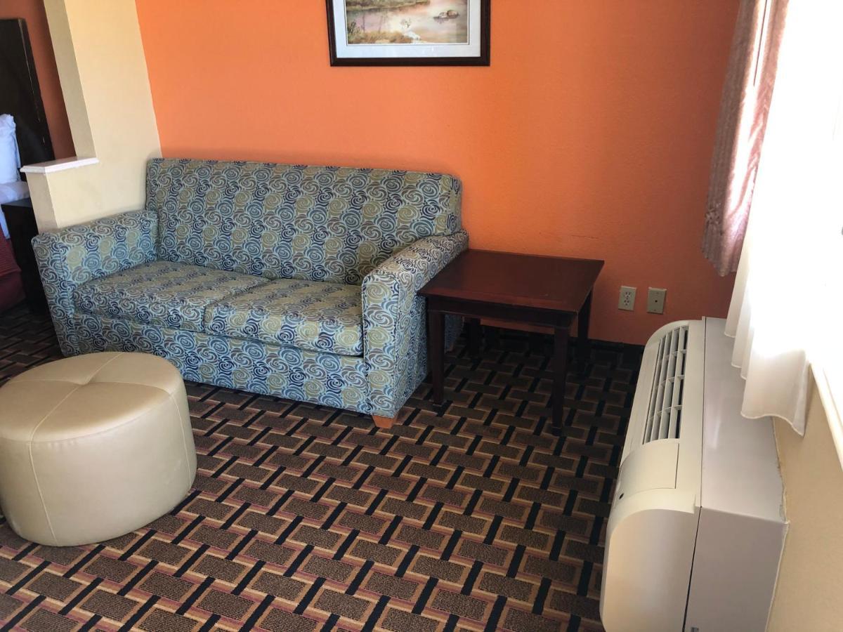La Grange Executive Inn&Suites Extérieur photo