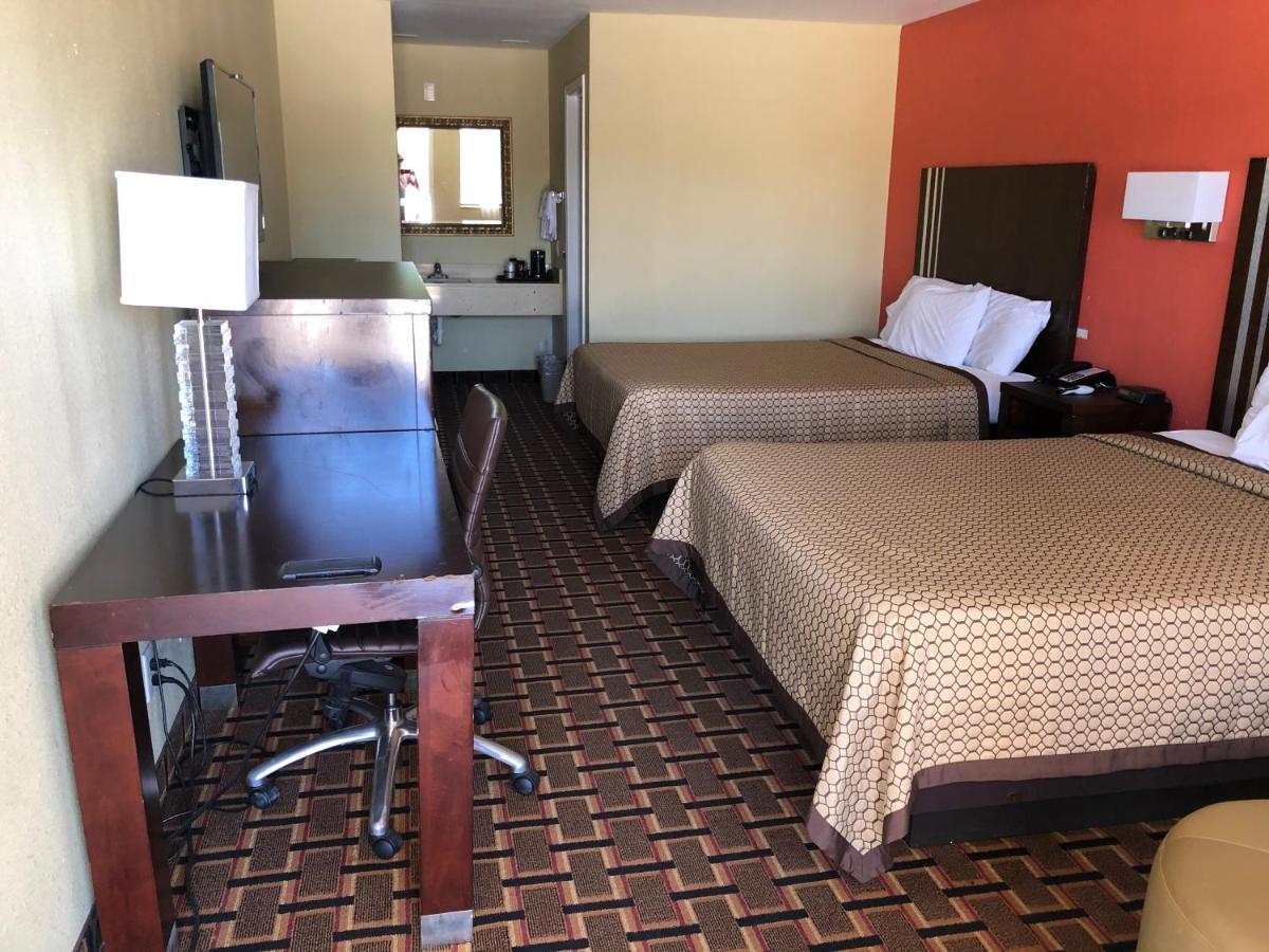 La Grange Executive Inn&Suites Extérieur photo