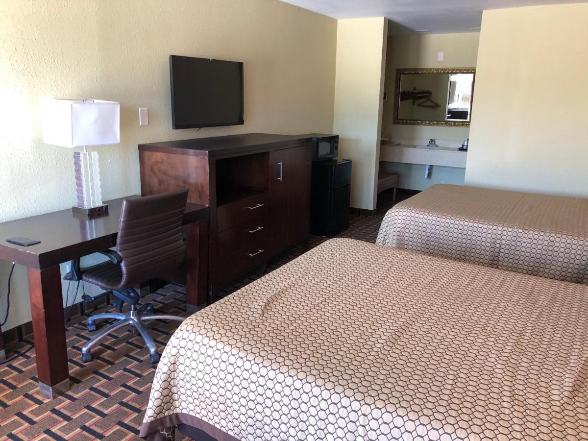La Grange Executive Inn&Suites Extérieur photo