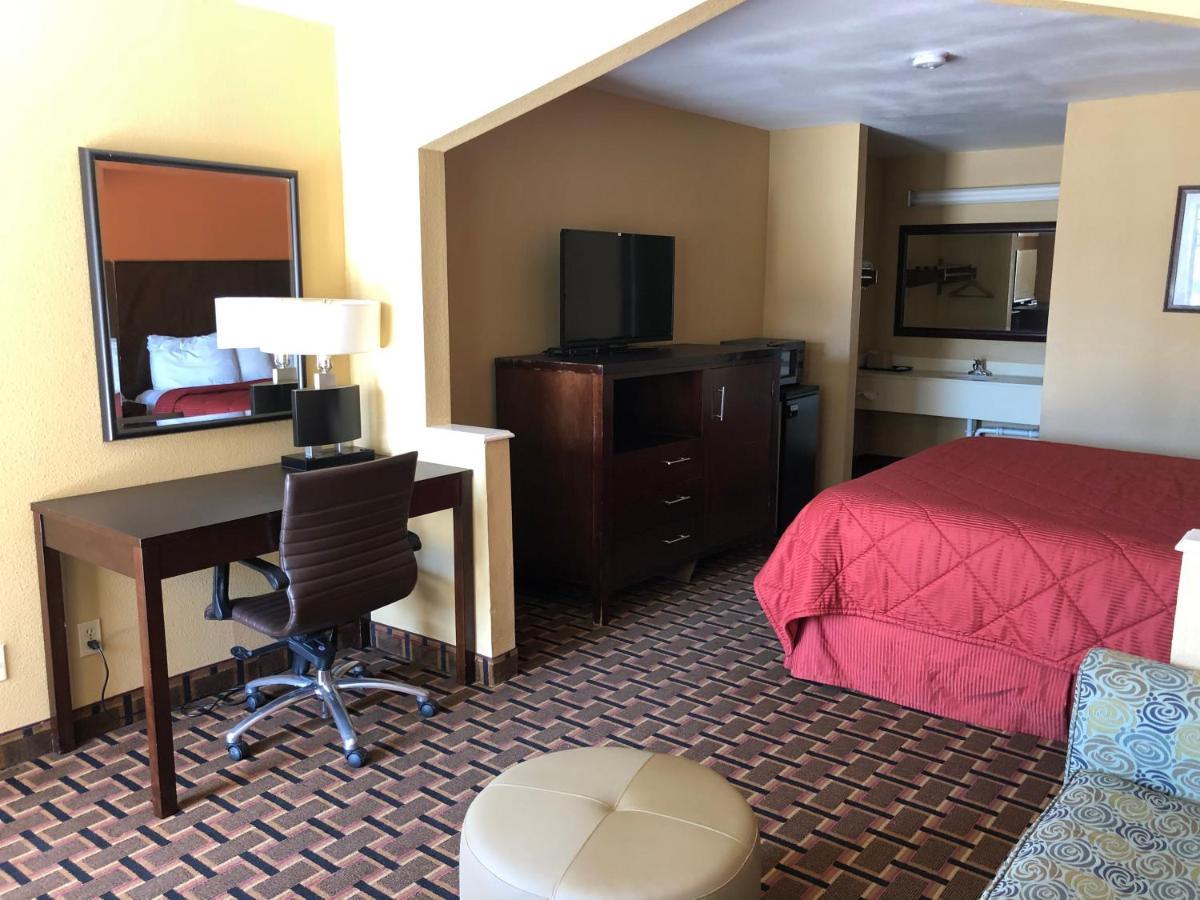La Grange Executive Inn&Suites Extérieur photo