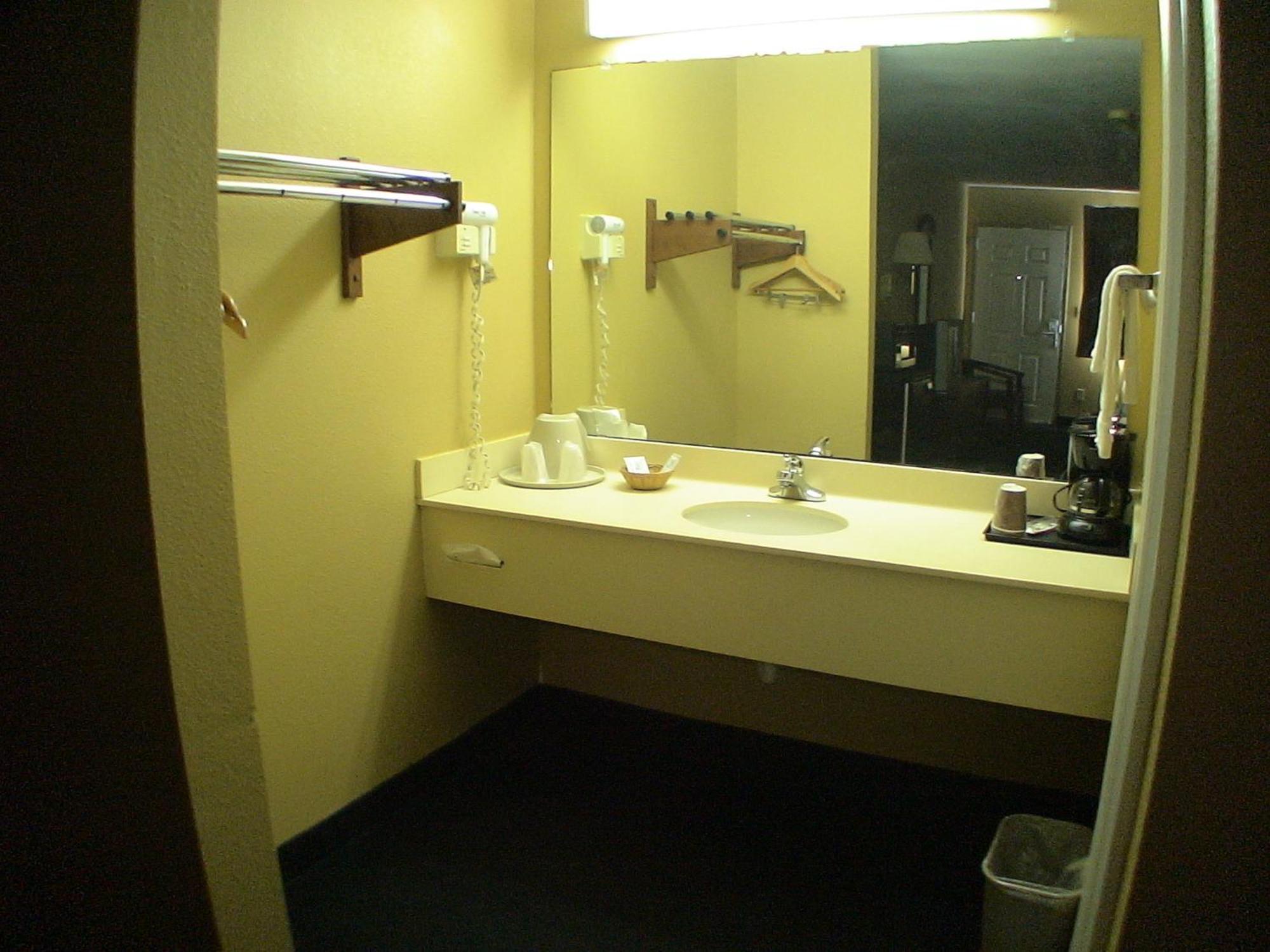 La Grange Executive Inn&Suites Extérieur photo